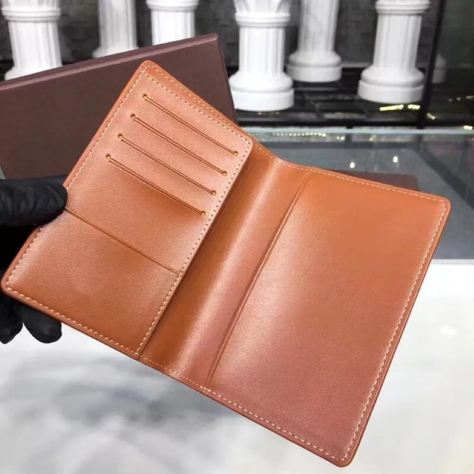 Nouvelle couverture de passeport de haute qualité Men classique Femmes Fashion Passeport Couvre-cartes d'identité Holder avec Box Fashionbag S 296B