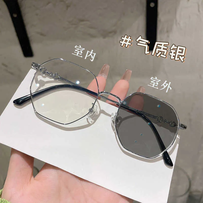 Blue light resistant glasses for women with bare skin temperament metal black frame anti radiation color changing glasses frame for men 9051