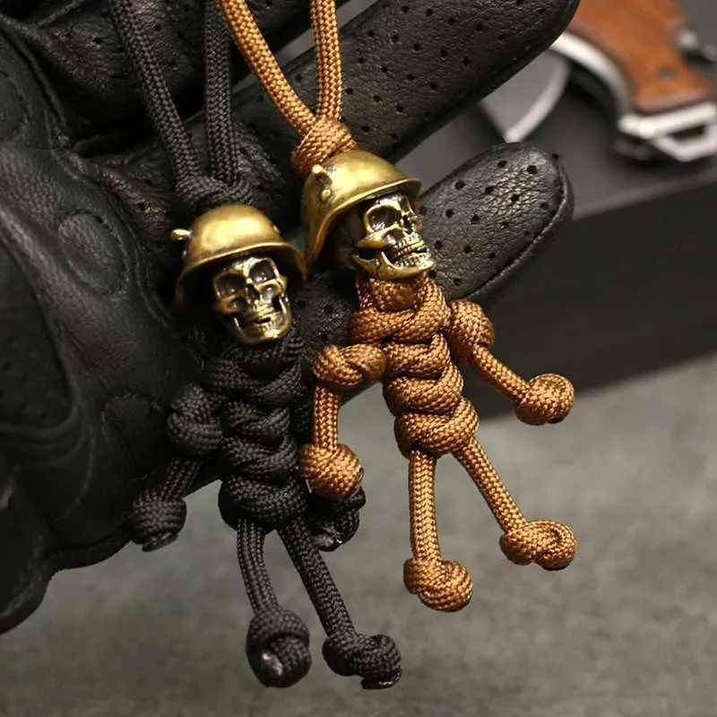 Keychains Lanyards New Creative Brass Skull Soldier Keychain for Men Fashion Jewelry Braided Rope Car Keyring Pendant Small Gift 독특한 키 체인 J240509