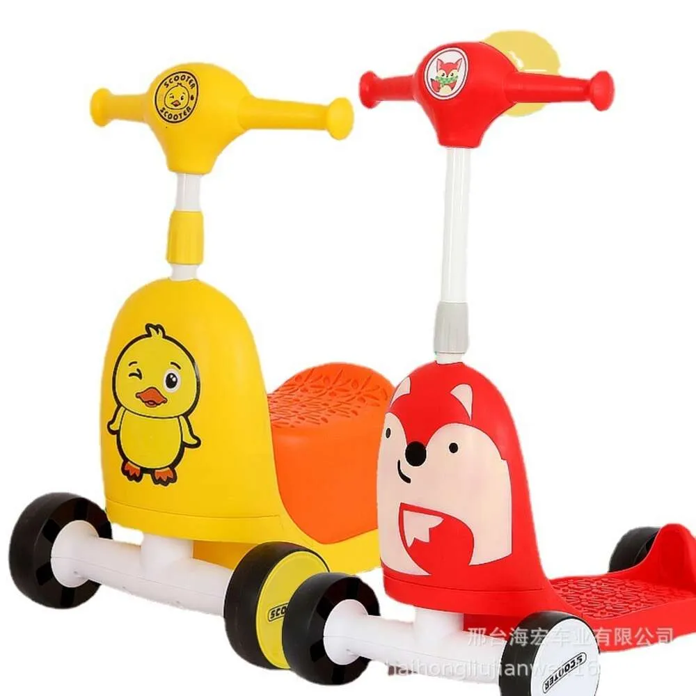 Çocuk kaykay, oturma, müzik ve aydınlatma kayabilir, 2-5 yaşındaki bebeğin dört tekerlekli roller coaster 2-1 arada sürgülü araba