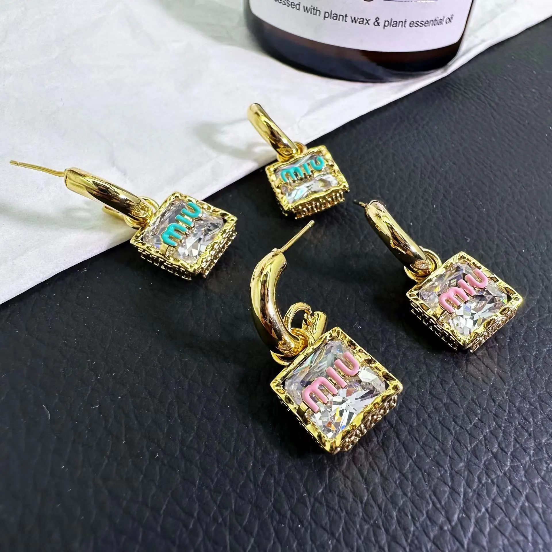 Boucles d'oreilles Small Small Small de haute qualité Mumu même style Luxury Designer Gold Orees Mu Mu Mu Mustrings For Women