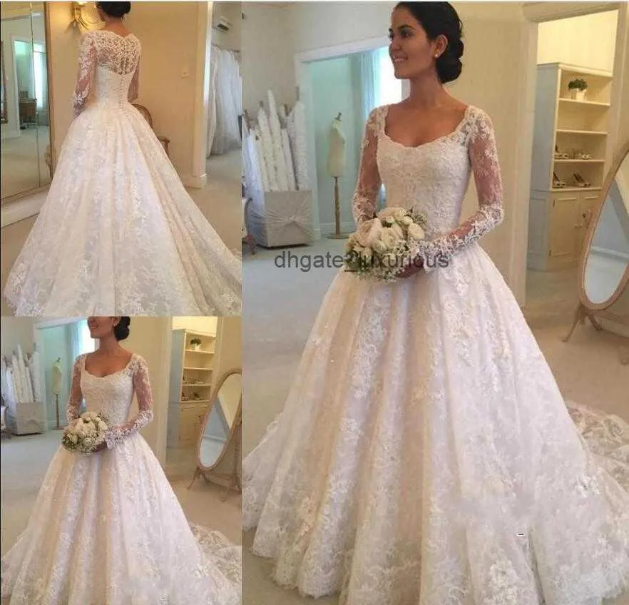 Dernière vente de scoop de vente chaude Col A-line manches longues robes de mariée en dentelle Appliques de dos en perles de mariée de mariée