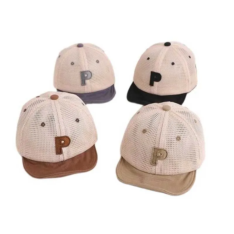Caps chapeaux d'été Kids Fashion Lettre P Mesh Sun Sun Suns Boys and Girls Baseball Heatwear Adjustable Button Bouton 1-3Y D240509