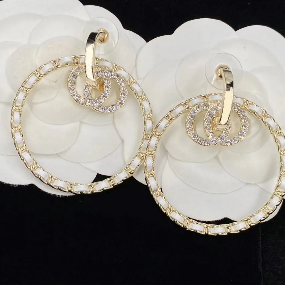 Orecchini a cerchio bianco di lussuoso diamante di diamanti da donna set da due lettere designer di gioielli designer designer donna San Valentino di San Valentino 275T