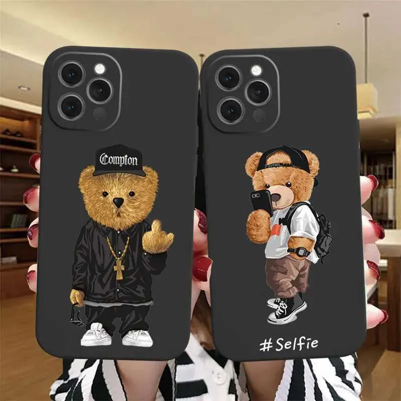 Caisses de téléphonie cellulaire Brande de mode ours de téléphone Étui adapté à l'iPhone 14 13 11 12 Pro Max Mini XR XS 7 8 Plus SE Mignon Black Matte Cover Trendas Fundas J240509