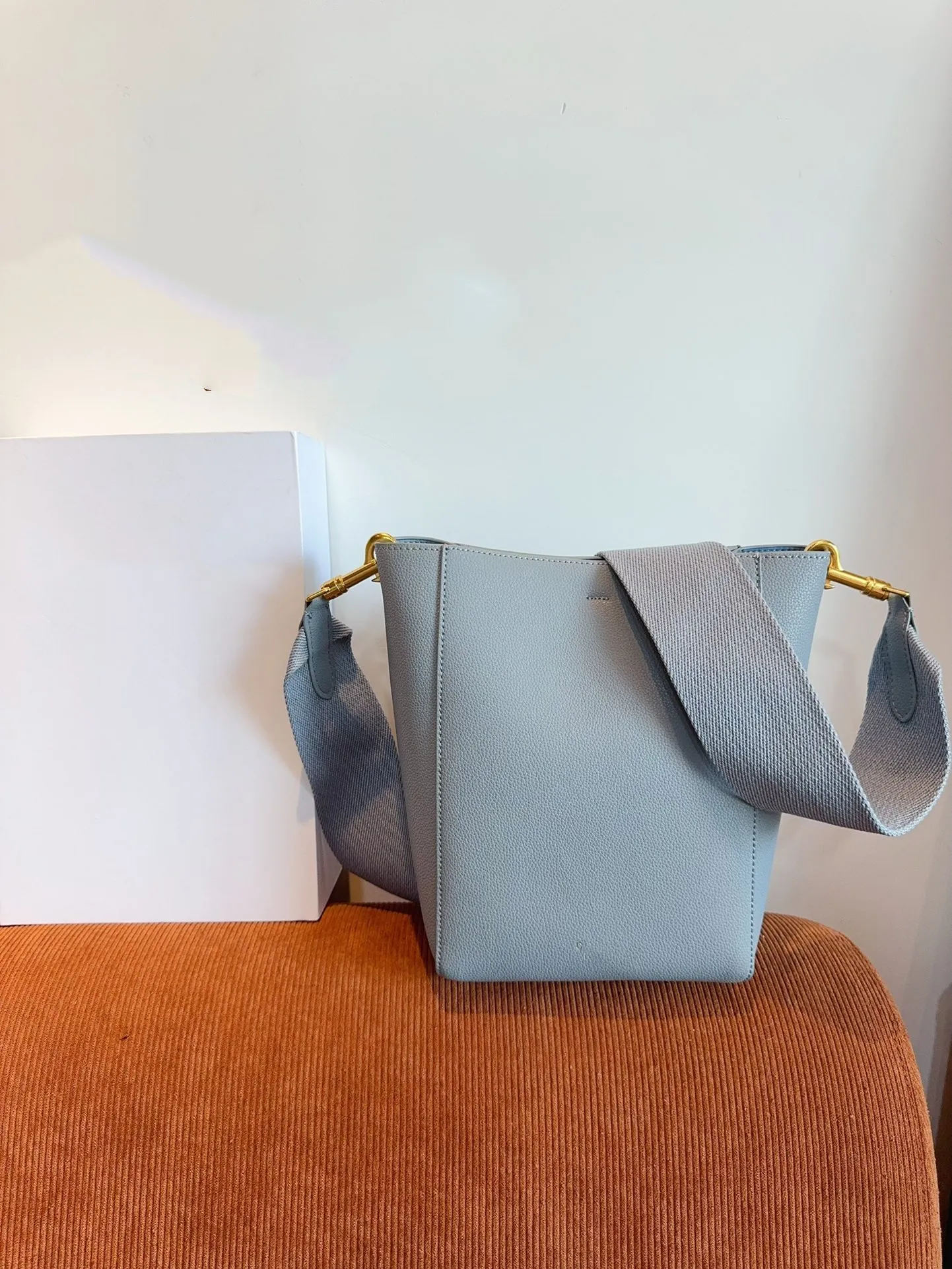 2024 Новая сумка для ведра женская мини -сумка для сумки сумочка CE Дизайнерская сумка металлическая пряжка плеч
