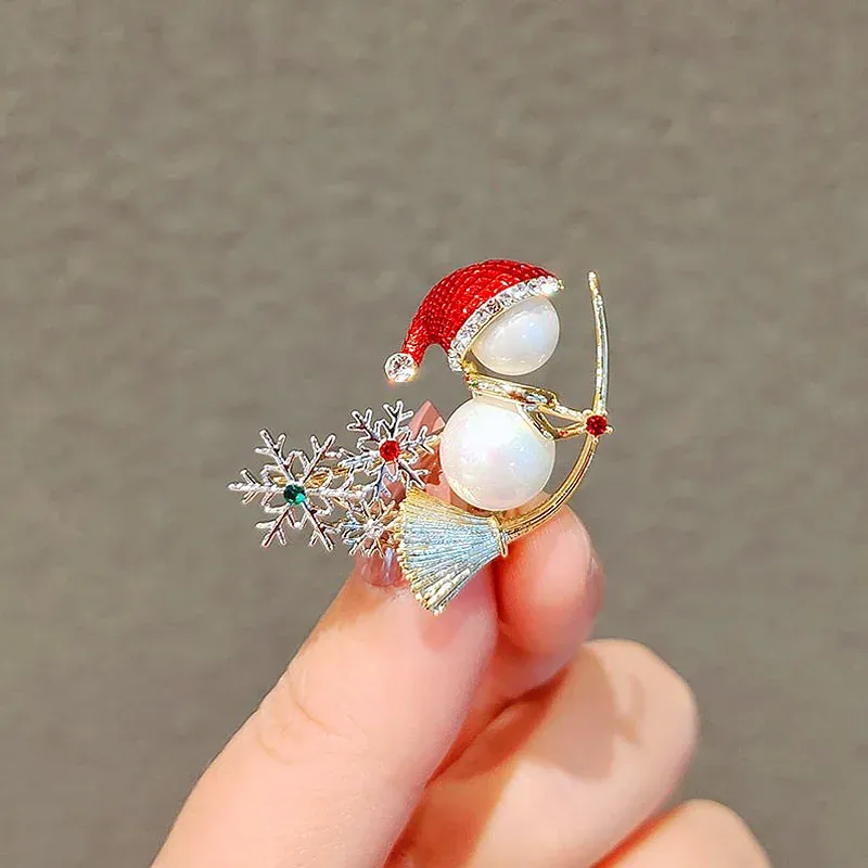 Broches Lovely Shining Christmas Snowman Broches For Women Rhinestone Email Metal Rapel Pins Sweater Sjaar Badges Nieuwjaar Gift
