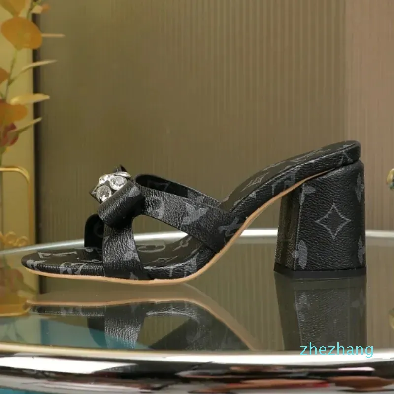 Chaussures à talons hauts chauds Designers de luxe haut de gamme Fashion Personnel Fashion classique, montre des chaussures pour femmes fabricants fabricants de chaussures promotionnelles 35-41