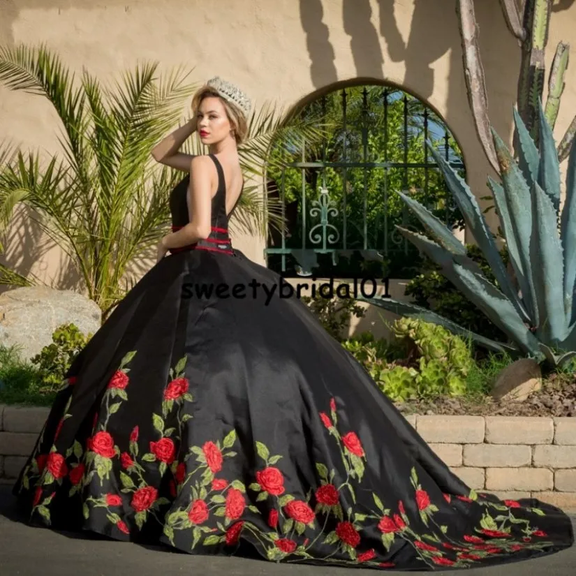 Mexikansk Vestido de 15 A OS 2020 Black Quinceanera klänningar med broderi Sweet 16 Dress Puffy kjol Vestidos de XV A OS 280O