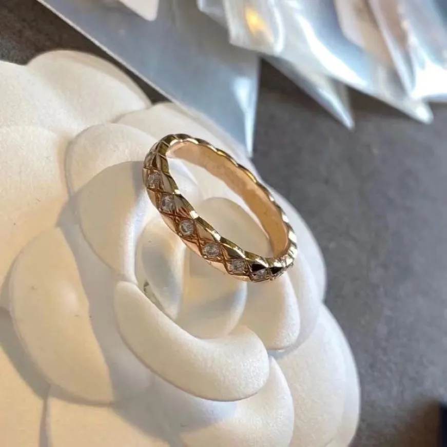 Fashion Charm Love Ring z Diamentową Pary Plaid Serie