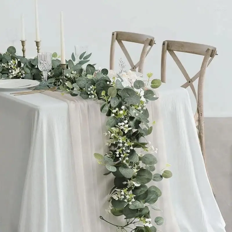 Fleurs décoratives 1PCS Eucalyptus artificiel Feuilles de verdure Garland Faux Plant Vine de printemps avec décoration de mariage Blanc Decor Home Room Decor
