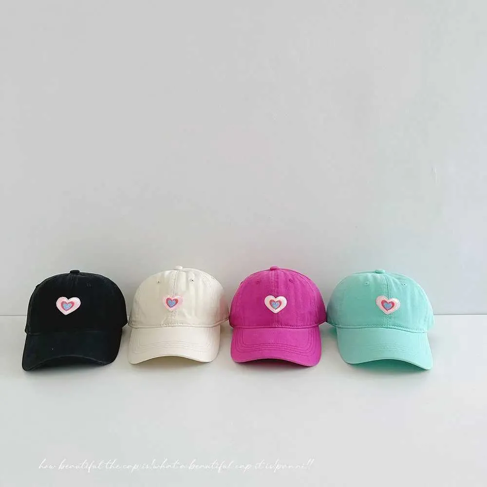 Caps Hats Childrens Baseball Hat Girl Loves Bordado Baby 2024 Primavera/Verão Novo moda casual Simple Childrens Sweet Hat D240509