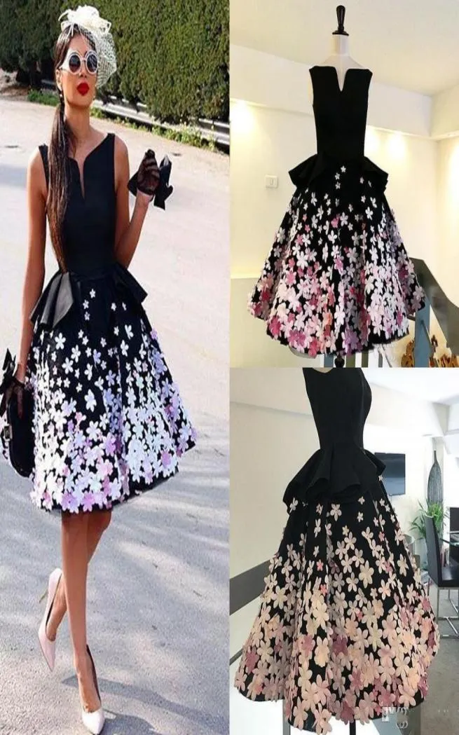 Schwarzes Mädchen -Abschlussballkleider mit handgefertigtem 3D Blumen eine Linie gegen Halsabendkleider Knie hohe Peplum vestidos roter Teppich Kleider2675114