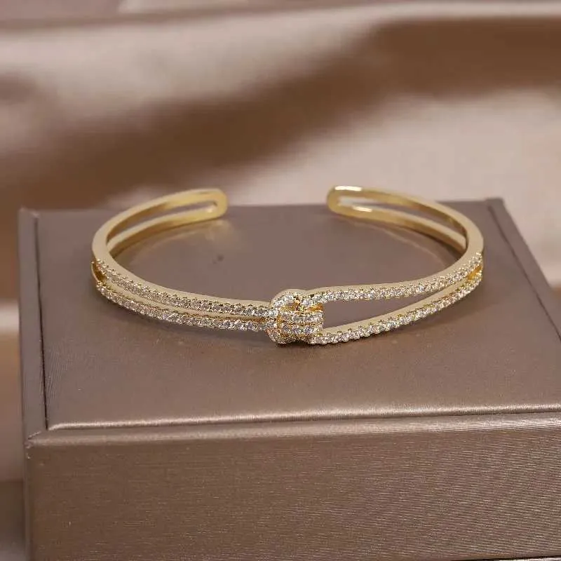 Bröllopsarmband koreanska nya design mode smycken 14k guld pläterad fyrkantig grön zirkon öppen armband lyx kvinnor bröllop fest tillbehör