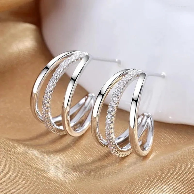 Kolczyki na stadninie 2024 Prosty stylowy trzy liniowy kształt Wysokiej jakości srebrny kolor wszechstronny projekt biżuterii mody dla kobiet