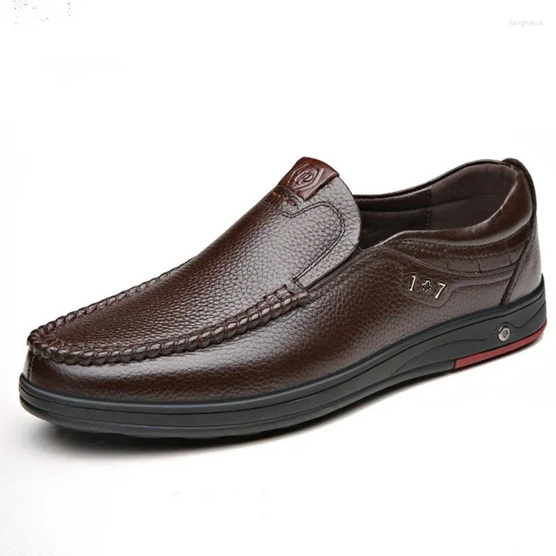 Chaussures de marche Véritable Men de cuir modes de glissière Slip on Business Casual Classic Classic Soft Moccasins Hombre Breathable 2024 Flats Sneakers