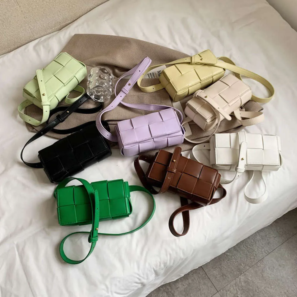 Nowa tofu mała kwadratowa torba mini moda moda jedno ramię w torbie crossbody Ciągli kolor prosty tkanina w pasie klatce piersiowej designer