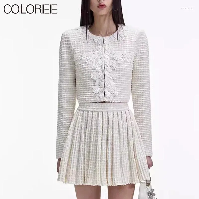 Sukienki robocze Koreańskie odzież moda 2024 Jesienna zima elegancka kurtka kwiatowa i mini spódnica 2 -częściowe zestawy damskie Ropa de Mujer