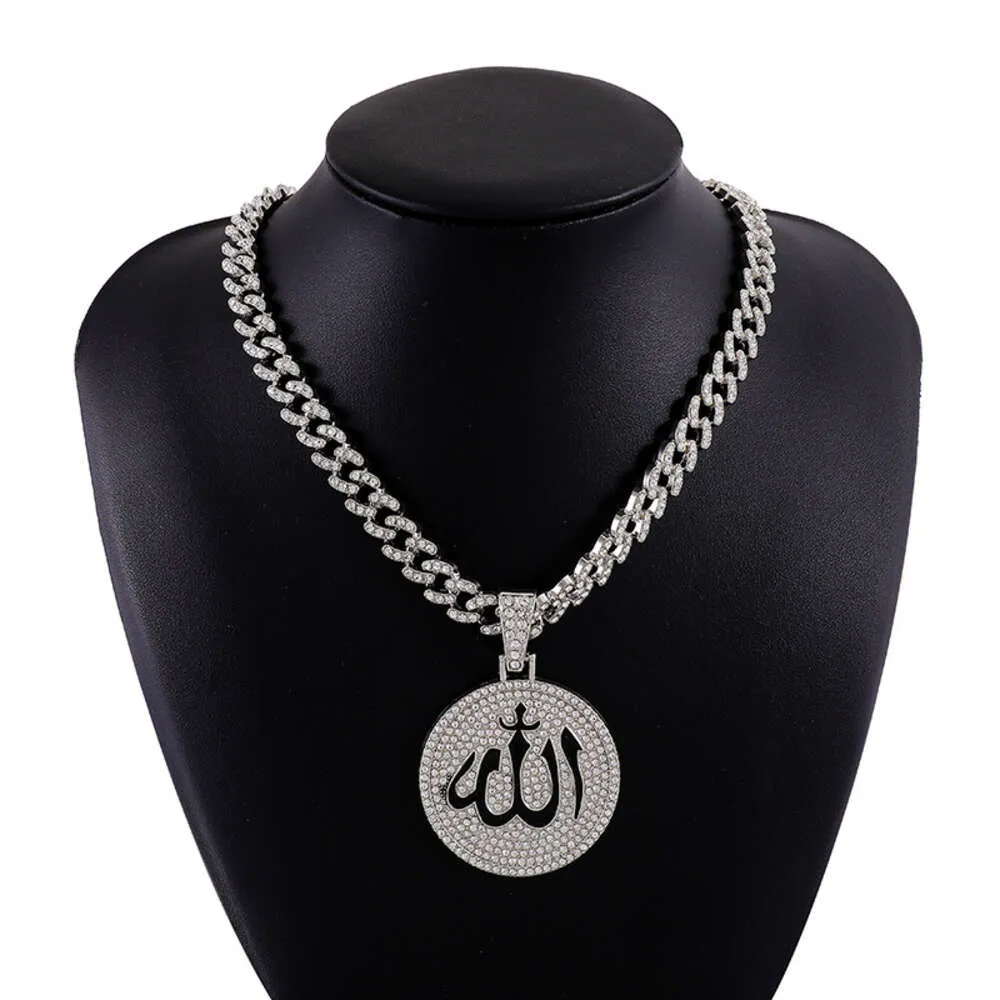 Hiphop Neskiace Chaînes Colliers Modèles religieux Pendre Round Hip Hop Exagéré Full Diamond Cubain Chaîne Chain pour hommes et femmes Colliers Hot Vendre