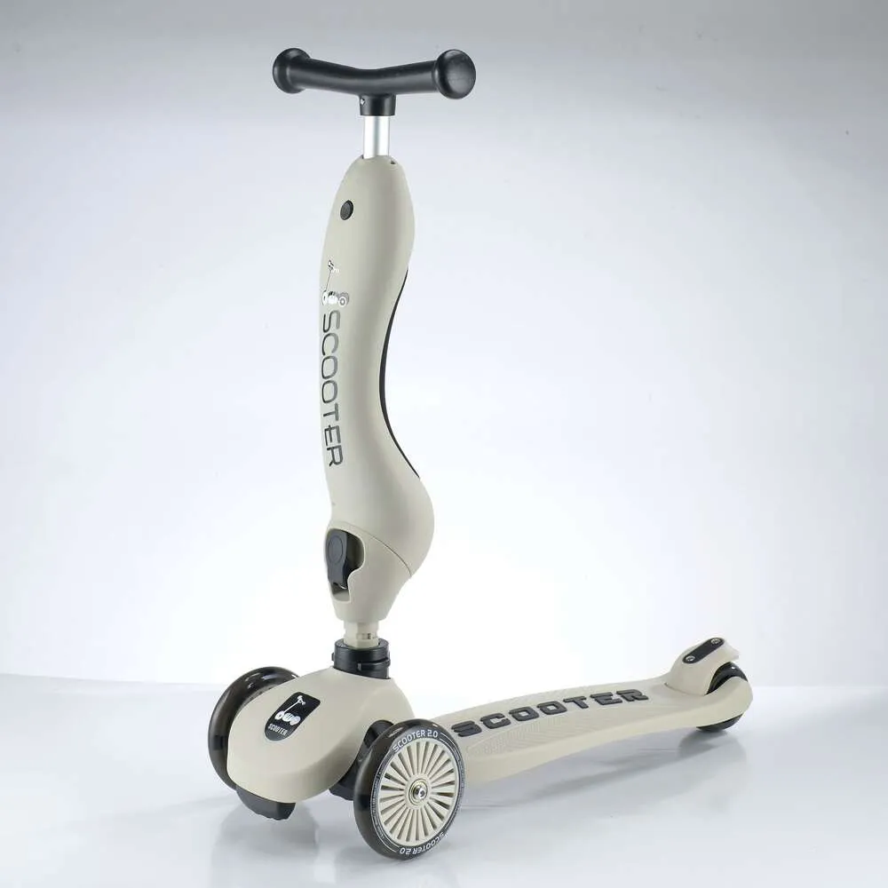 Trois enfants dans un scooter Multi-fonctionnels Foot Walking Tool pour une voiture de patinage pour bébé de 3 à 9 ans