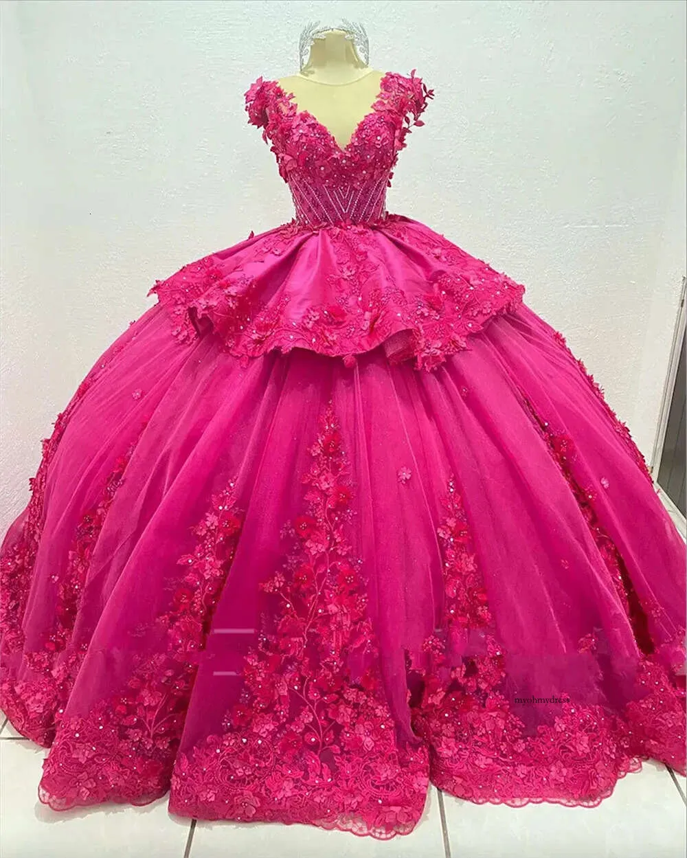 Fuchsia Princess Quinceanera klänningar 2023 Sheer Neck Lace-Up Corset 3d Floral Black Girl Vestido de 15 Anos Quinceanera Princesa 0509
