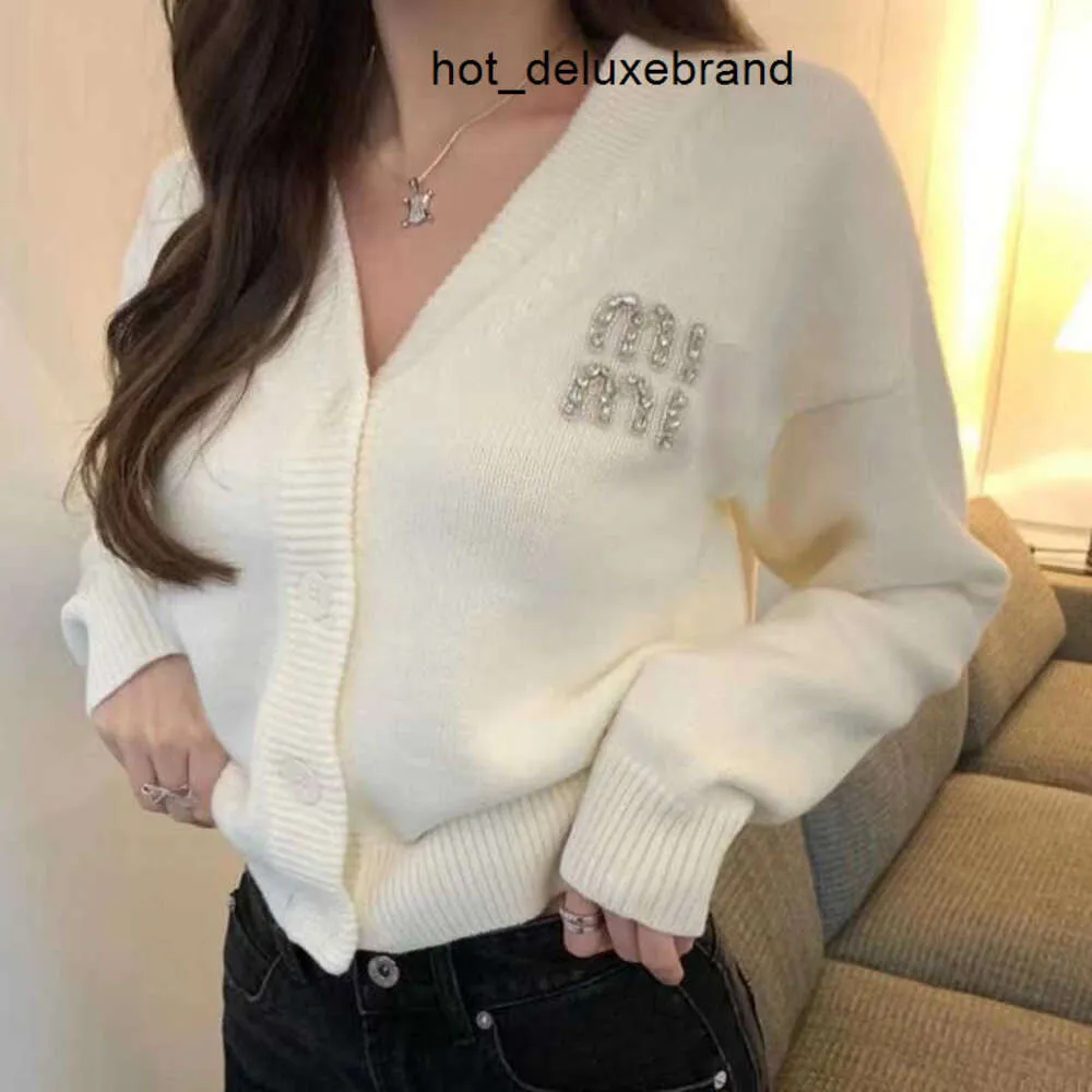 prada balmain burberry celine chanel miu miu loewe gucci fendi Вы Fashion Womens Wool Pull broderie en tricot cardigan miu chasques de créateurs femmes veste en laine en V V-Neck