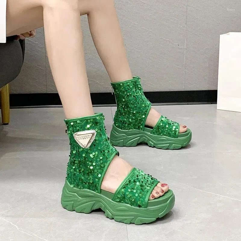 Plataforma de vestido plataforma bling feminino sandálias Cool Boots 2024 Designer apartamentos abertos toe hollow casual calcanhar de salto médio zapatos mujer