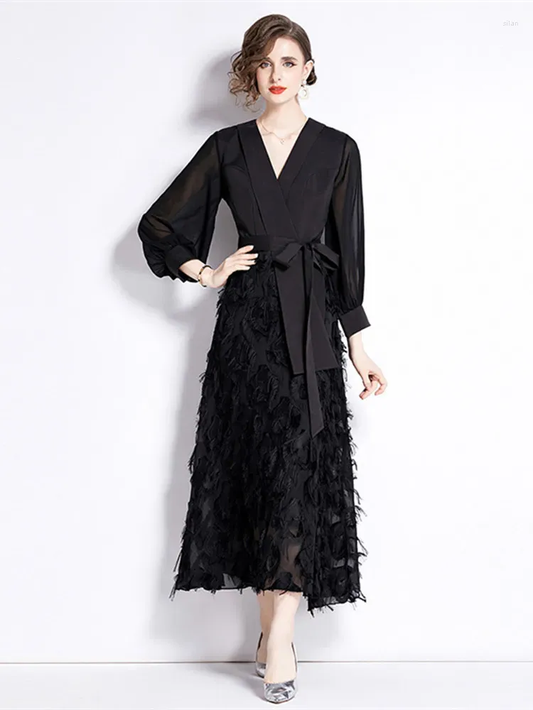 Robes décontractées 2024 Fashion Black Fringe Pabillons robe Femme V Cou Nou Longue Lacet Up Feathers Patchwork Murffon Party Party Robe