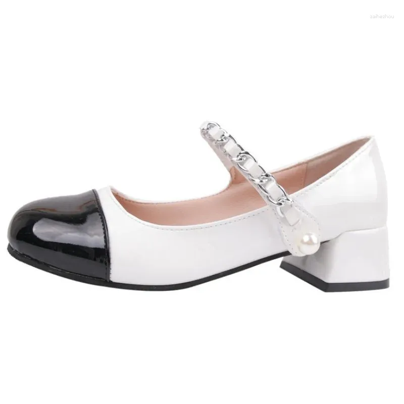 Chaussures habillées comémore argent élégant pour les femmes 2024 Mary Jane Pumps de chaussures en cuir féminin à talons hauts à talons hauts Sandales à talon bas