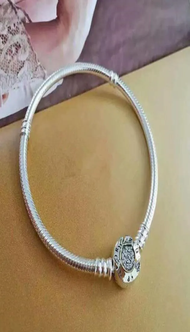 Authentieke 925 Sterling Silver Crystal Beads Bangle Moments Twee Tone armband met P Signature Clasp past bij Europese sieraden Charms9935675