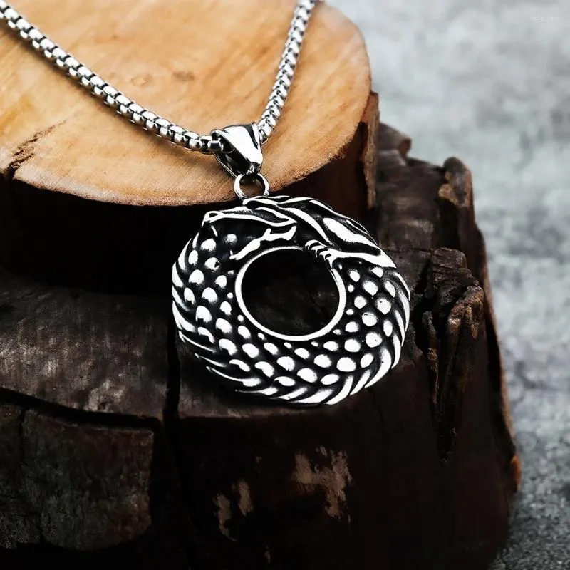 Colliers pendentifs Personnalisation et minimaliste de mode d'été Viking avec un motif de dragon bijoux en acier en titane polyvalent