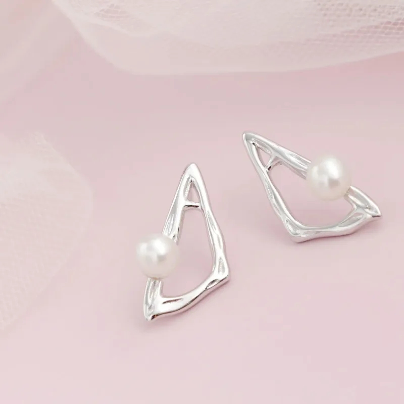 Boucles d'oreilles Authentiques 925 Boucle d'oreille en argent sterling incrusté Natural Natural Water Pearl Triangle Geométrie Créative Bijoux à la mode