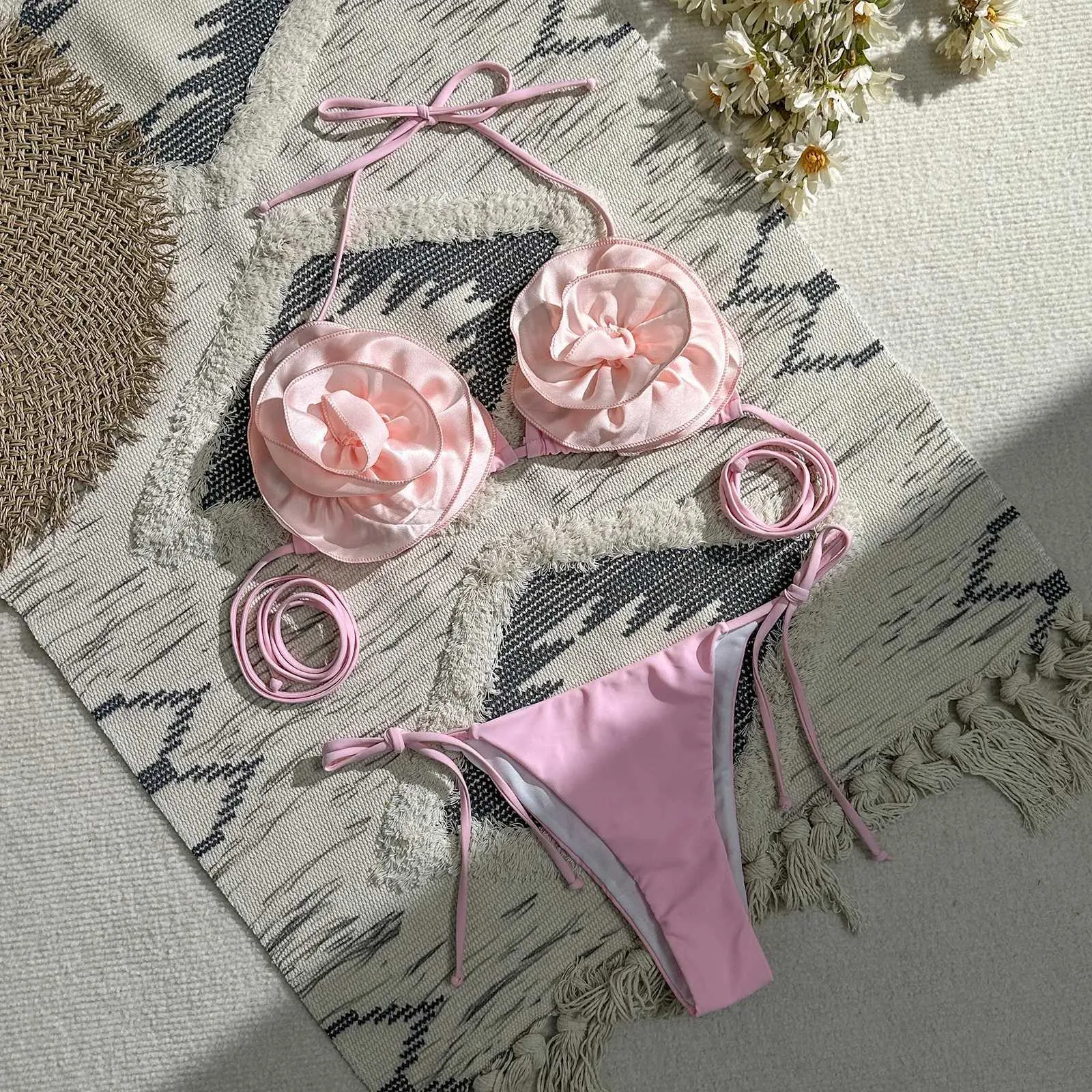 Kvinnors badkläder sexig 3d blommig mini bikini set med triangulär tvådelar vadderad thong baddräkt kvinnor baddräkt bikini baddräkt j240510