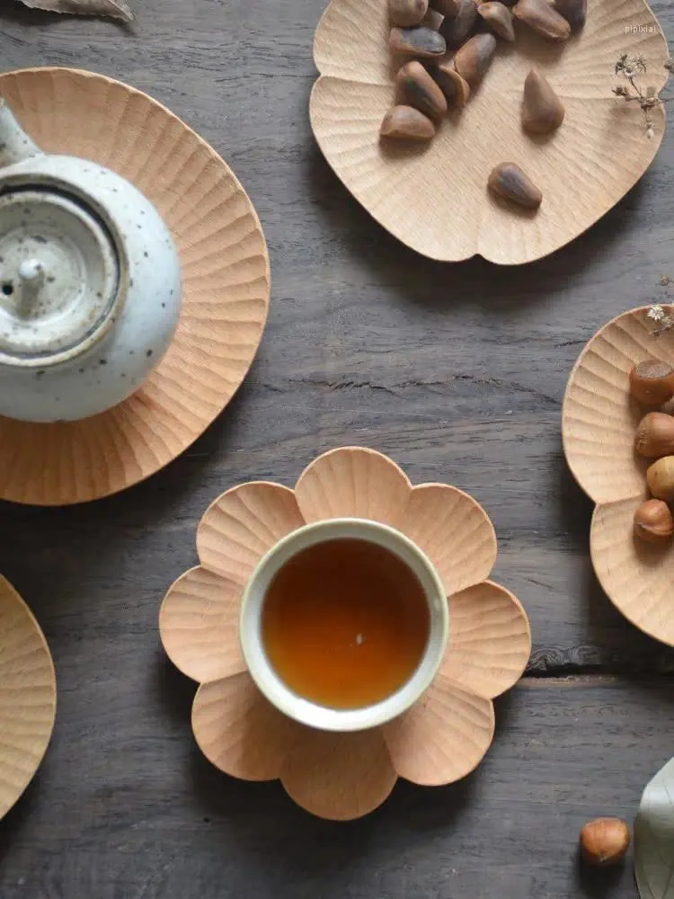 Assiettes petites assiettes originales à la main à la main collation de fleur en bois ensemble coussin de tasse créative et tir sur le plateau de thé noyer noir japonais