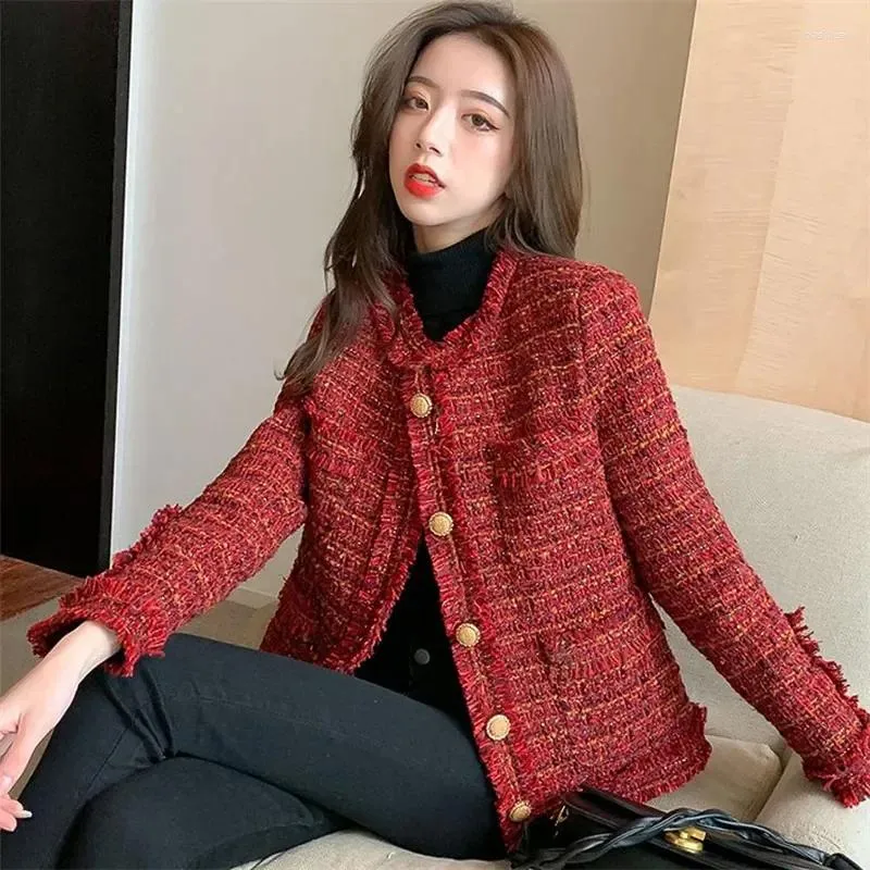 Kvinnorjackor Korea 2024 Autumn Winter Fashion Womens Full Sleeve Bright Silk Tassel Button Tweed Elegant Quiltade rockar