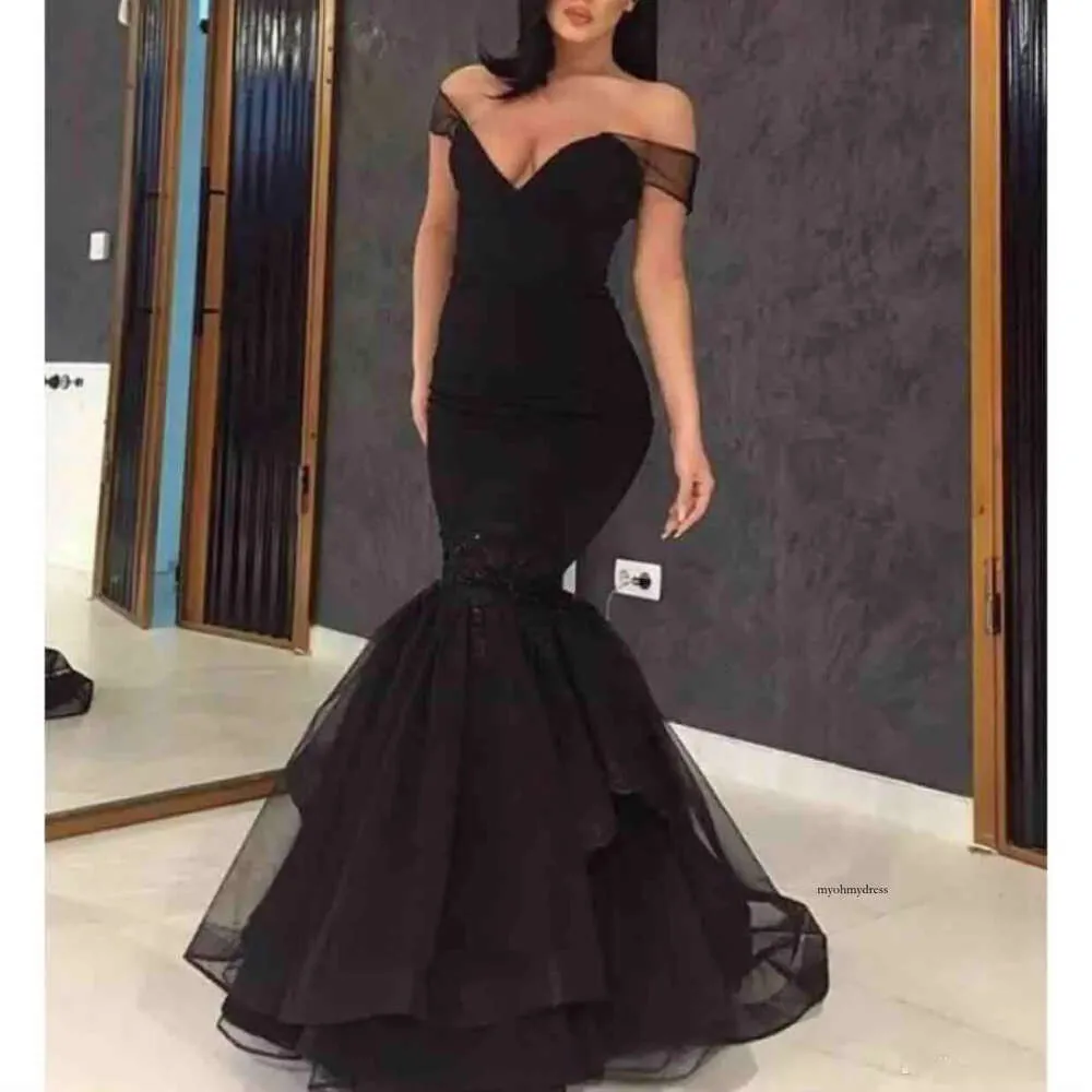 Eleganckie na ramię czarne wieczorne impreza seksowna długa balowa sukienki z ukończeniem szyi formalne suknie konkursowe koronkowe aplikacje 0510
