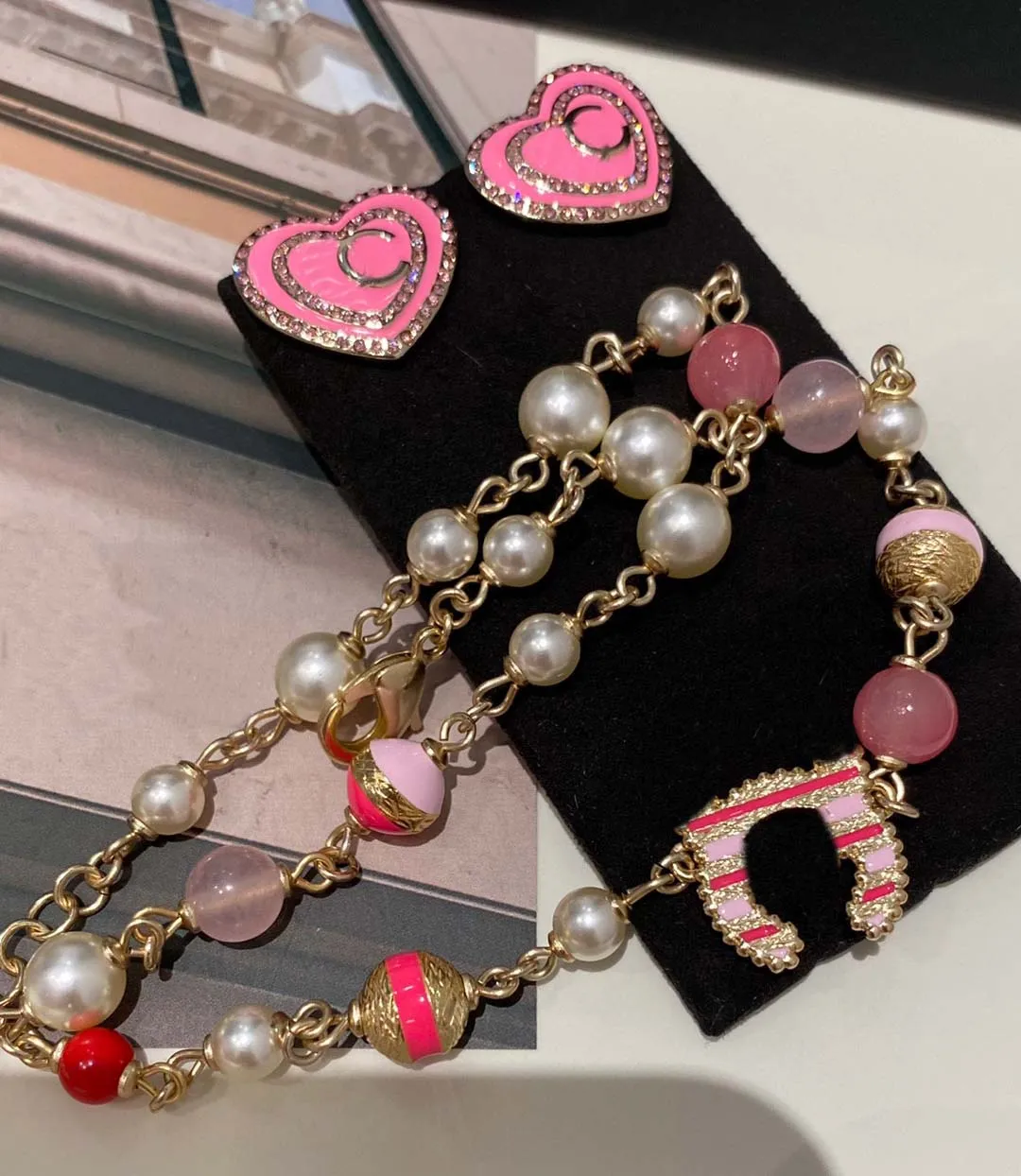 Luksusowa jakość Charm Choker Wiselant Designer Biżuteria z różową i białą skorupą Pearl Peads Styl Emalia ma pudełko na znaczki PS3643B
