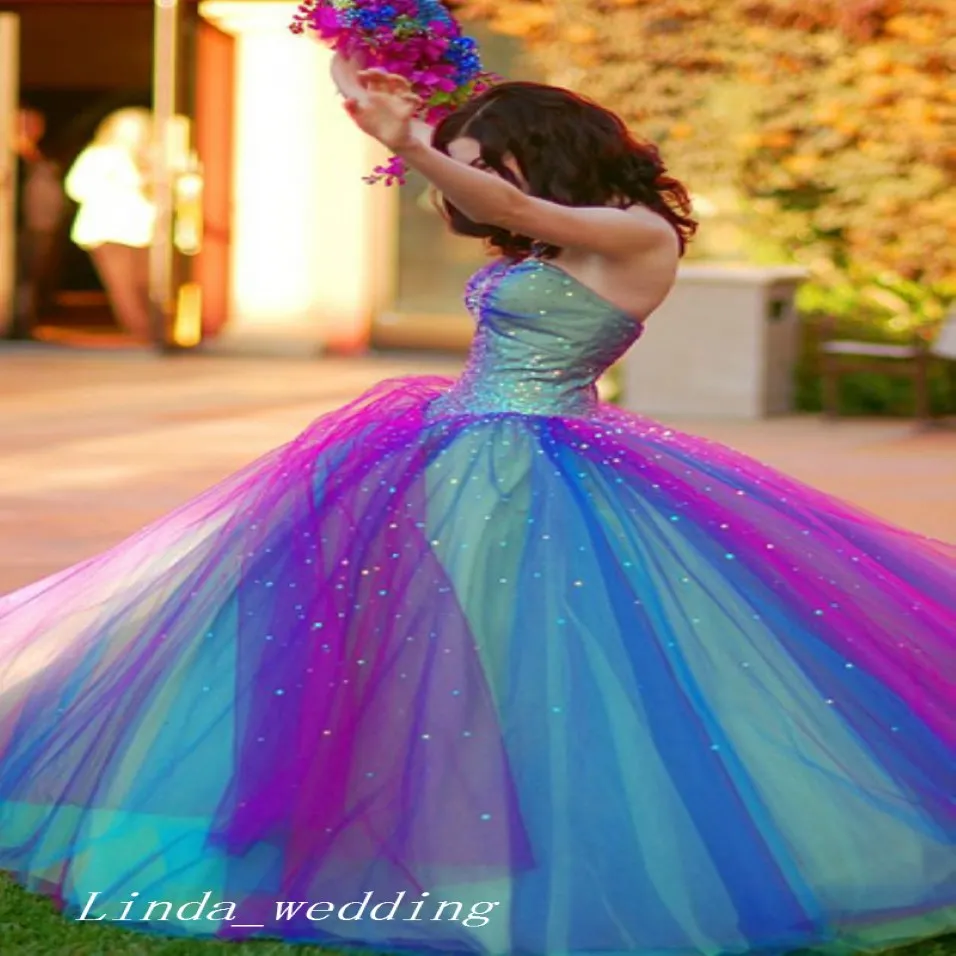 Lindo vestido de baile de cor de arco -íris novo vestido de bola de decote de coração tule tulle