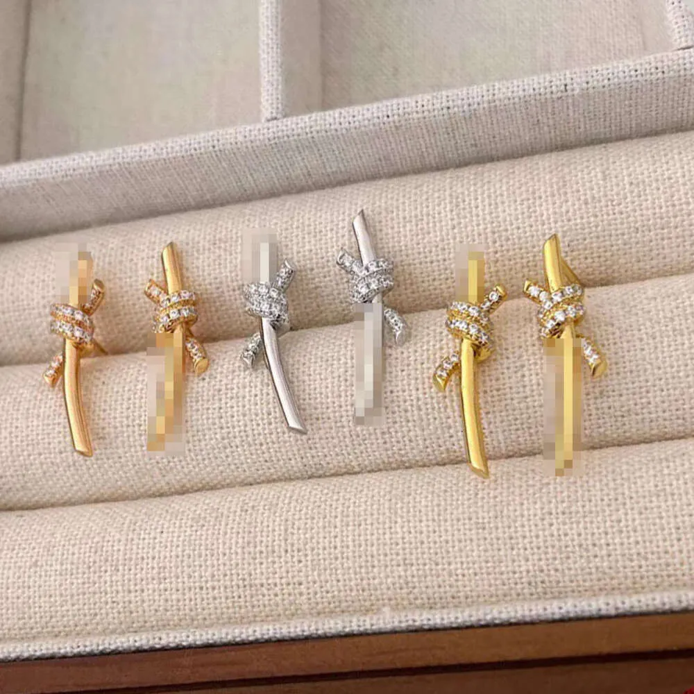Designerschmuck Tiffanyjewelry T Familie S925 Silber Neues Knotenohrringe mit goldener und diamantgelobten modischen geometrischen Designohrringen