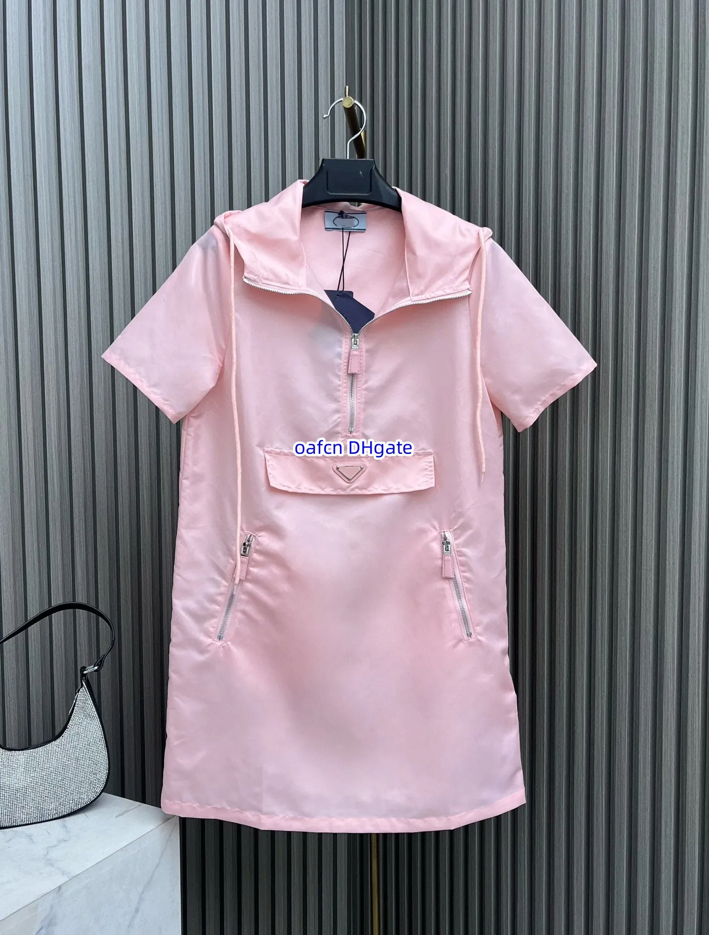 9A Luxury Luxury Top Top de créatrice Tabar à capuche Veste à capuche à la mode pour femmes Jacket Top Outdoor Slim Fit Veste en nylon recyclé Robe à manches courtes 3127