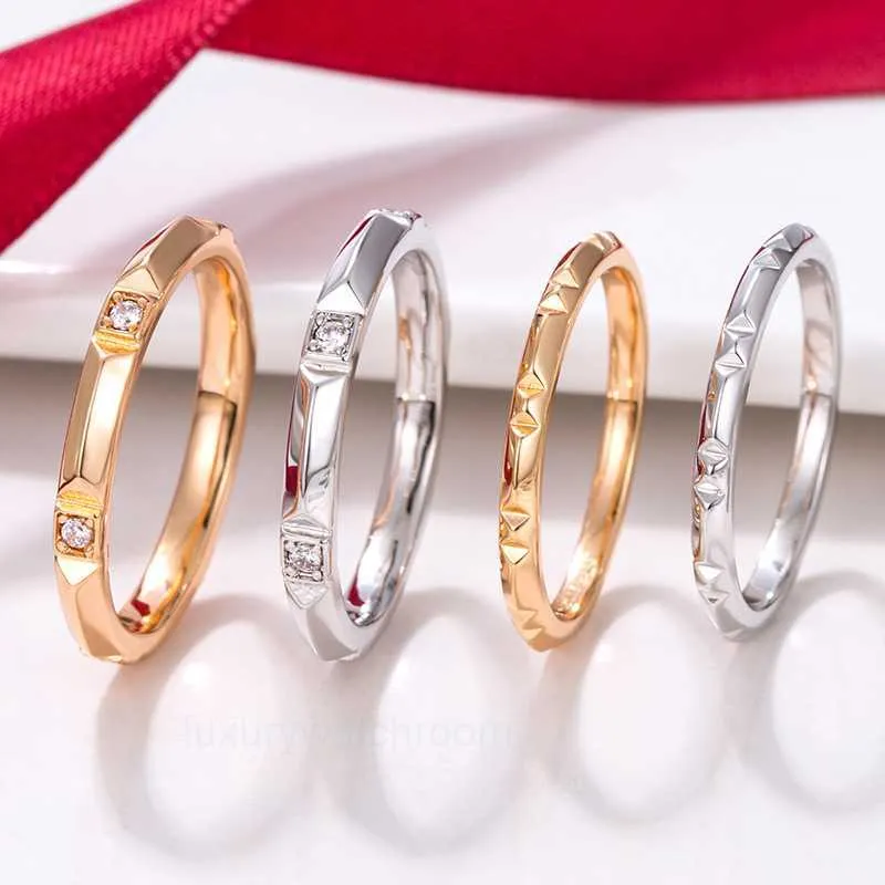 Bande de femmes Tiifeany Ring Jewelry Nouveau V-Gold Roman Digital polyvalent pour femmes minimalistes Ins Fashion Lumière Luxury-05006