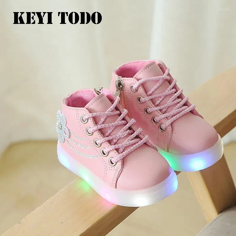 Botas Lâmpada infantil bebê outono de 1 a 4 anos de idade, versão coreana Luminescent Girls Flats Butterfly Girl Flash Shoes C354