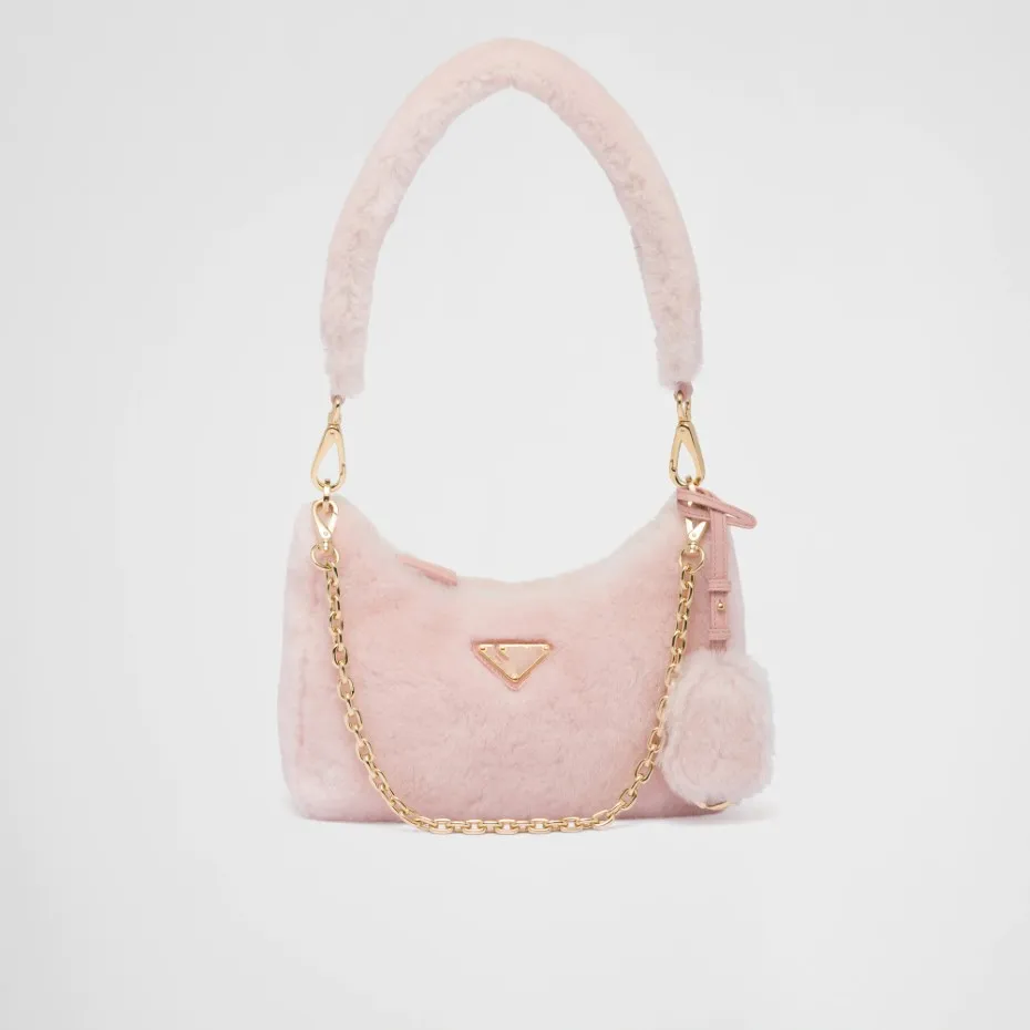 Shearling Mini-Bag New Plush One Shoulder Diagonal Bag 다목적 패션키 링 금속 하드웨어는 에나멜 금속 TR 2377로 장식됩니다.