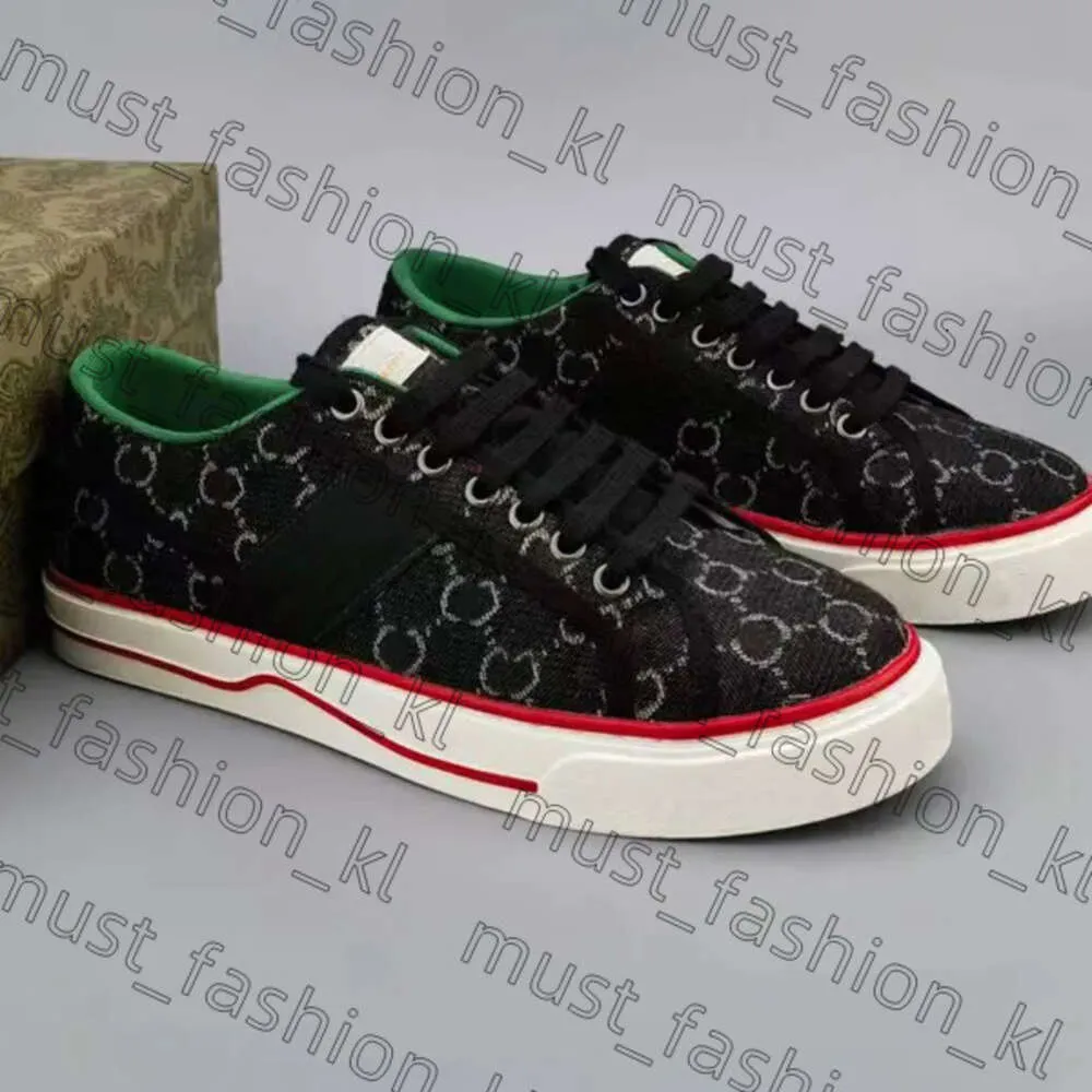 Cucci Cap Tennis 1977 Femme décontractée Chaussure de luxe Designer Mens Chaussure Italie Green Red Stripe Rubber Rubber Sole Coton Low Top Cucci Sneakers 40-46 784