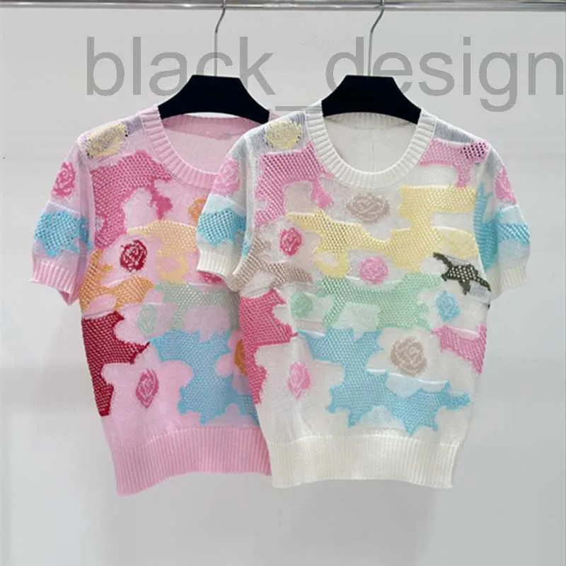 Kadın T-Shirt Tasarımcısı 24 Yaz Yeni Küçük Koku Tarzı Renk Bloğu Çiçek Birleştirme içi boş uyum ve yaş azaltma örme kısa kollu o0UC