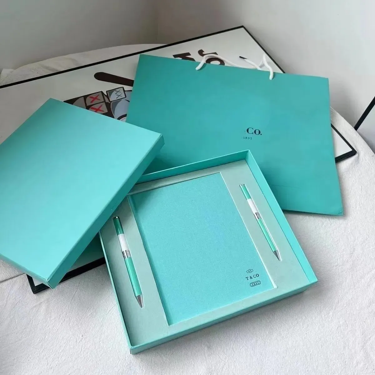 Designer wholesale Blue Signature Pen Student Business Notebook Set Teacher's Day Gift Box