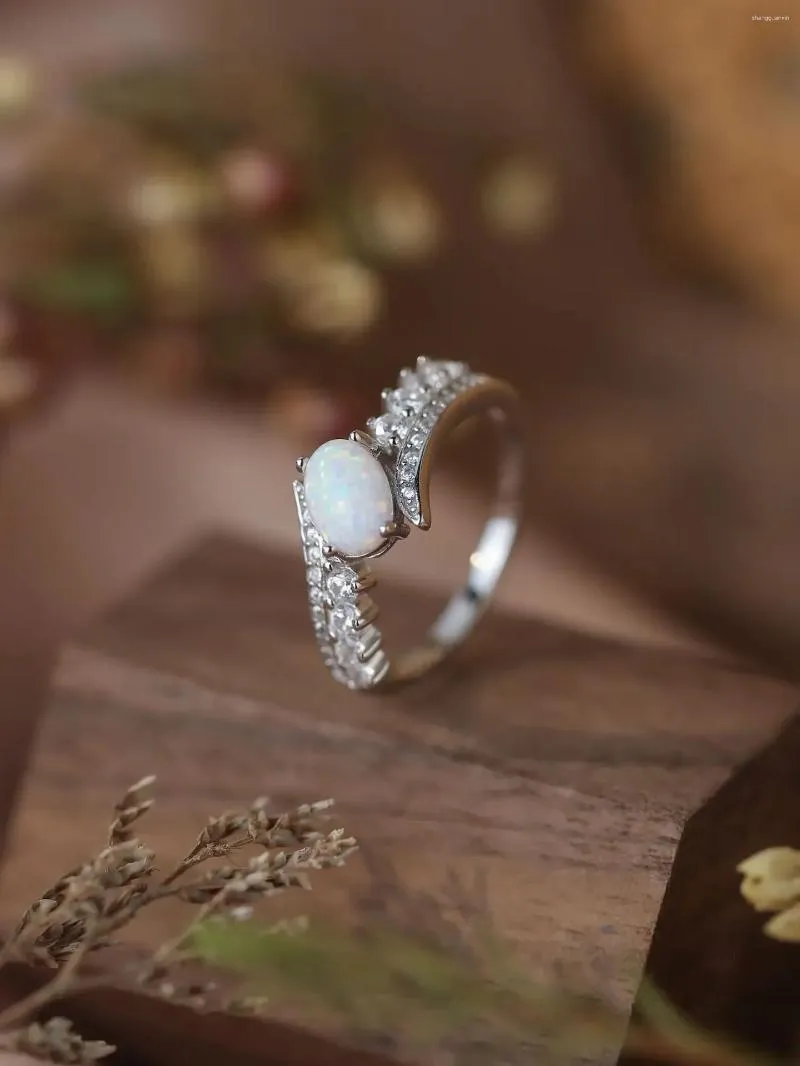 Cluster anneaux Factory Pure 925 Silver Women's Ring incrustée d'opale blanc ovale et de petit zircon de conception simple style tendance