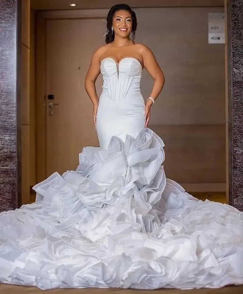 Vestidos de noiva de sereia da moda 2024 namorada ruched organza cascata de babados com bras