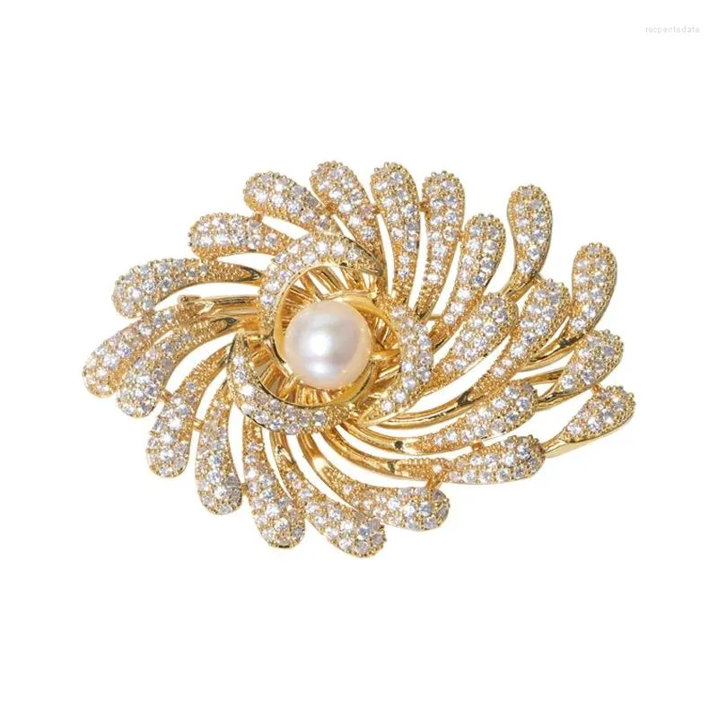 Broches automne et hiver luxe exquise imitation perle de perle aiguille de poitrine étoile de la tête de tête brillante fleur