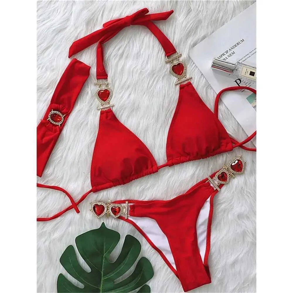 Costumi da bagno femminile sexy bikini di strass 2024 WOMENS impeccabile femminile rosso scintillante rosso scintillante da nuoto da nuoto in metallo da bagno in metallo set a 3 pezzi J240510